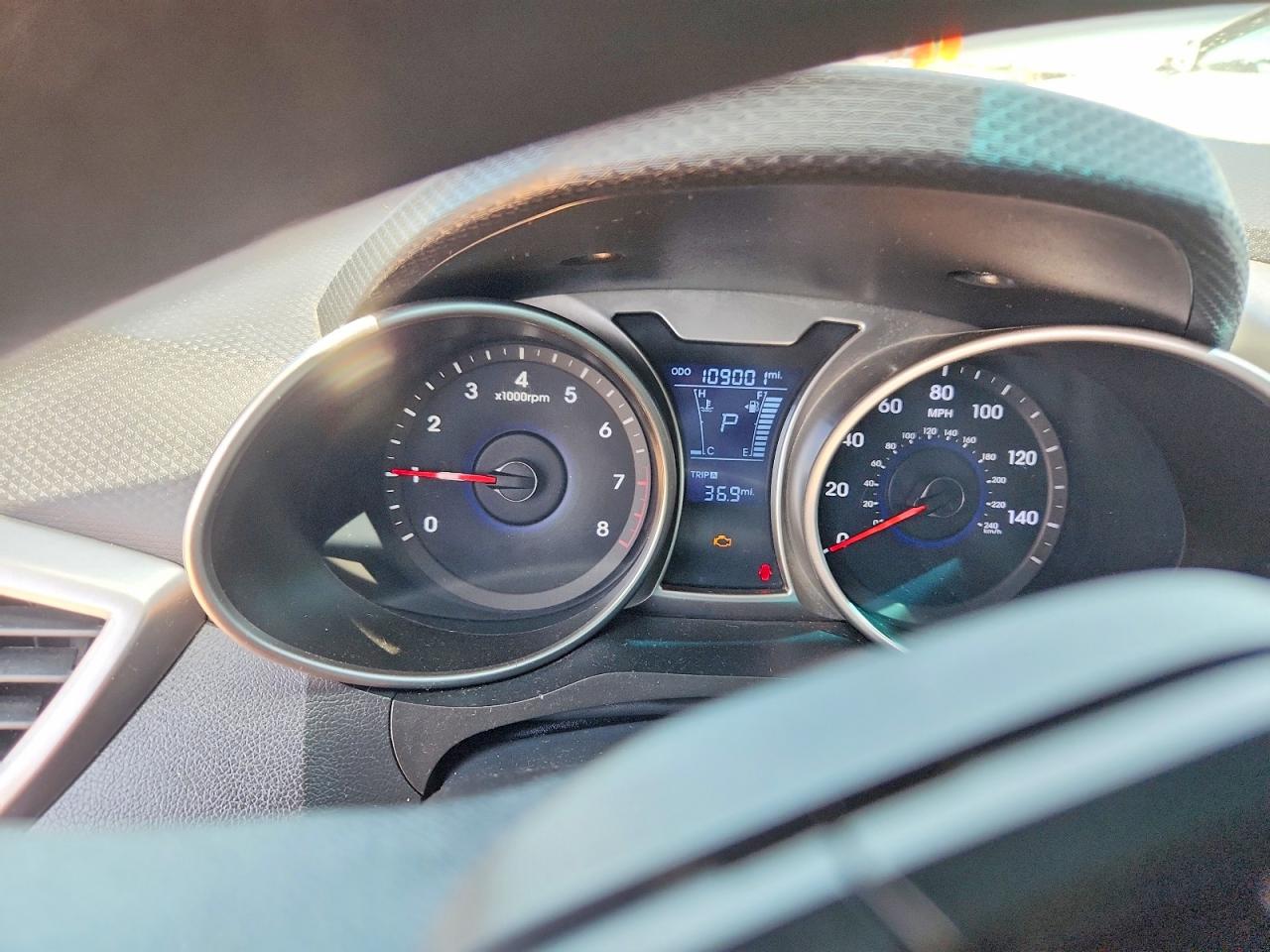 Hyundai VELOSTER Base