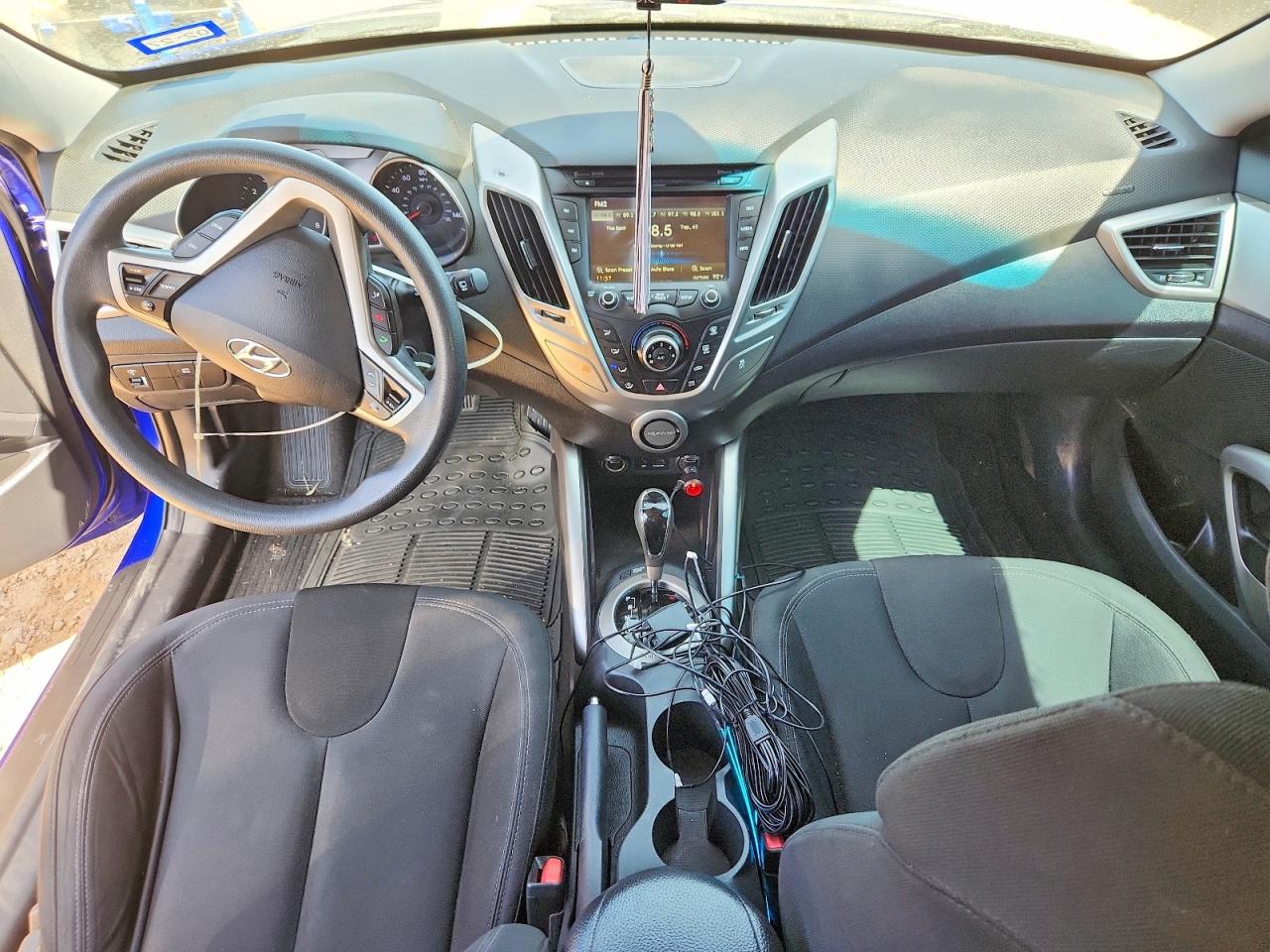 Hyundai VELOSTER Base