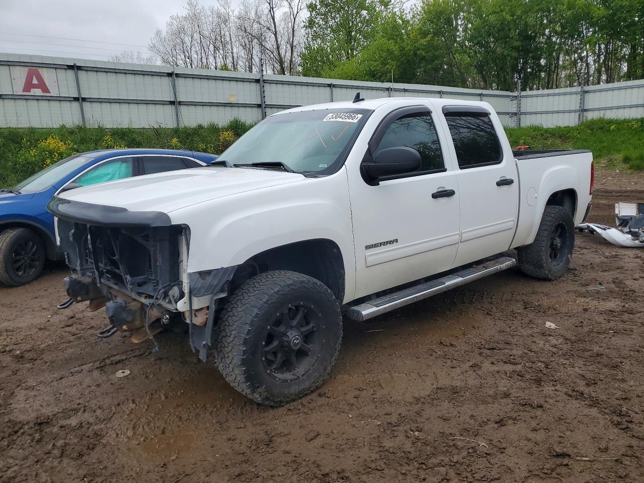 Salvage GMC Sierra Image