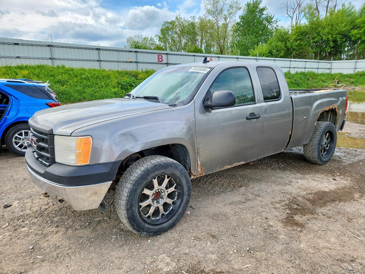 Salvage GMC Sierra Image