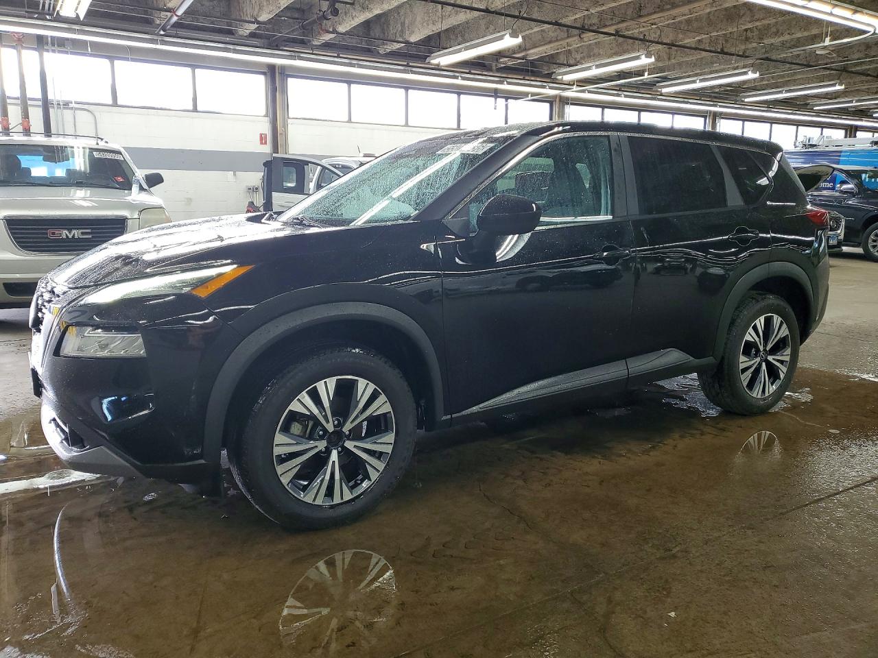 Salvage Nissan Rogue Image