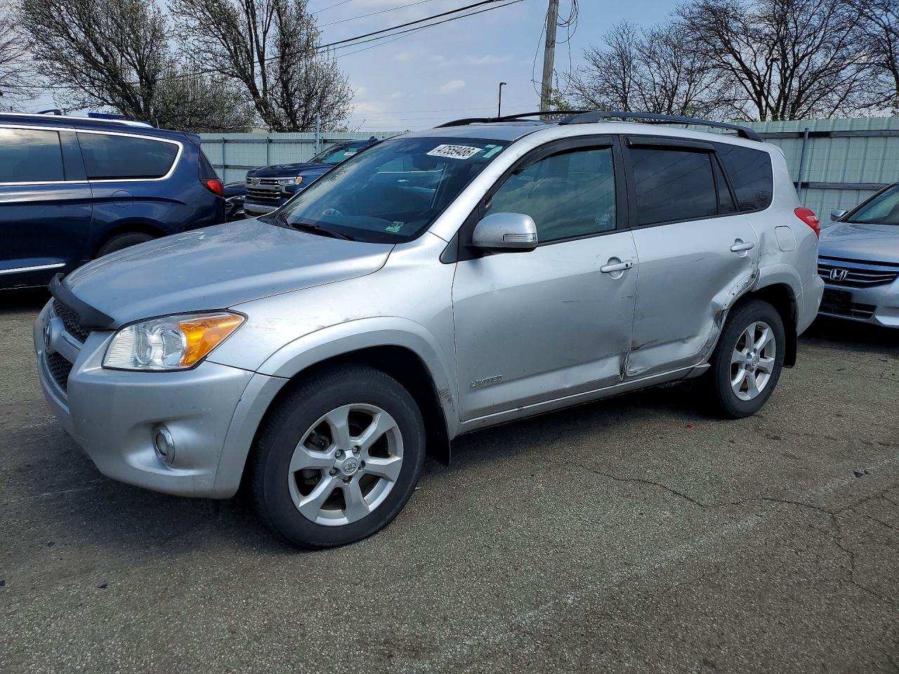Salvage Toyota RAV4 Image