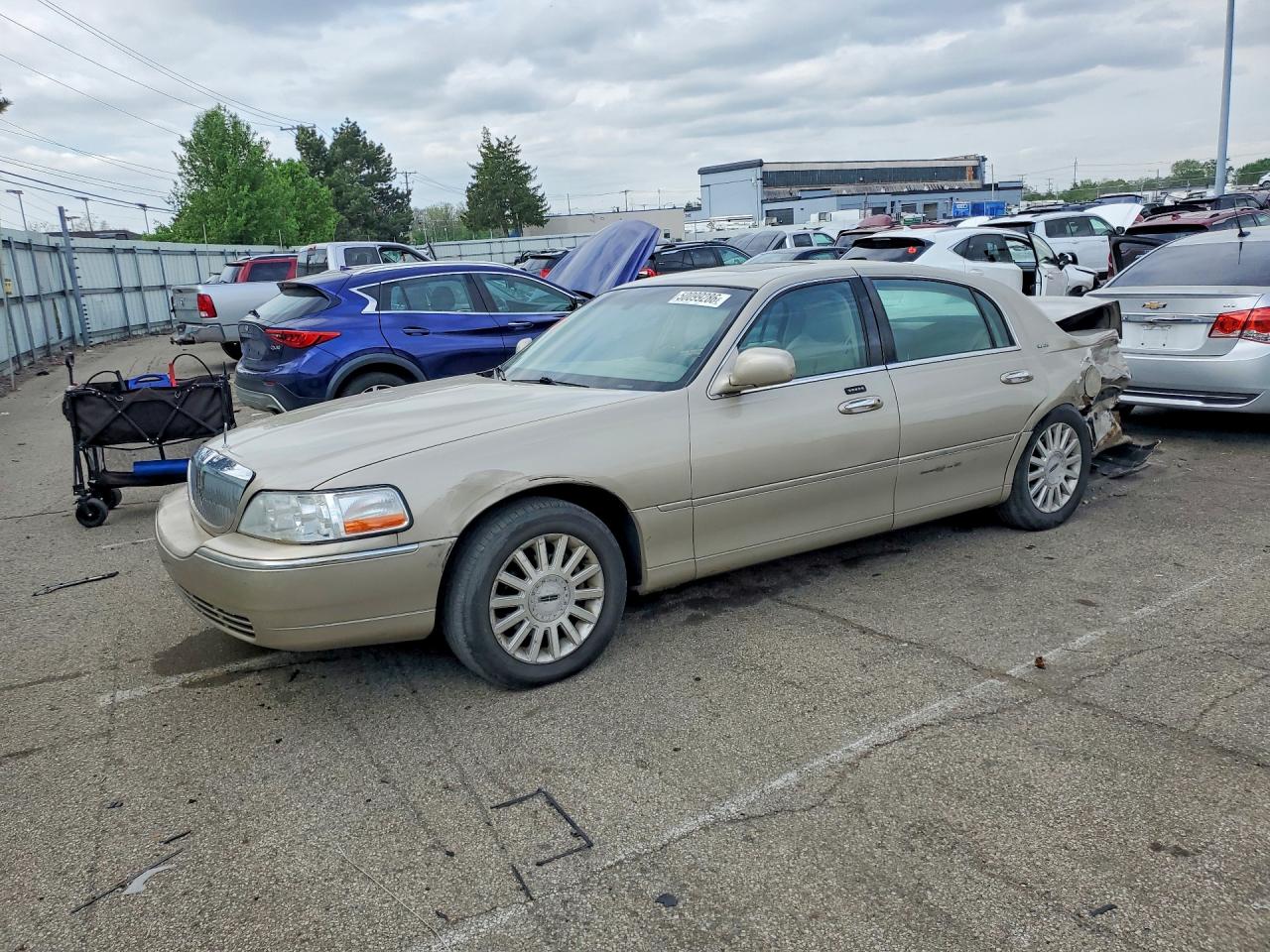 Salvage Lincoln Towncar Image