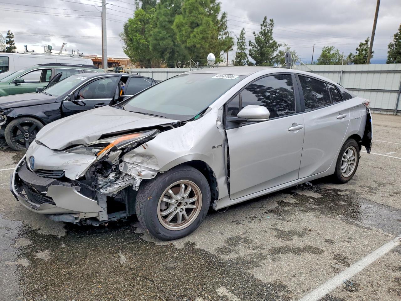 Salvage Toyota Prius Image