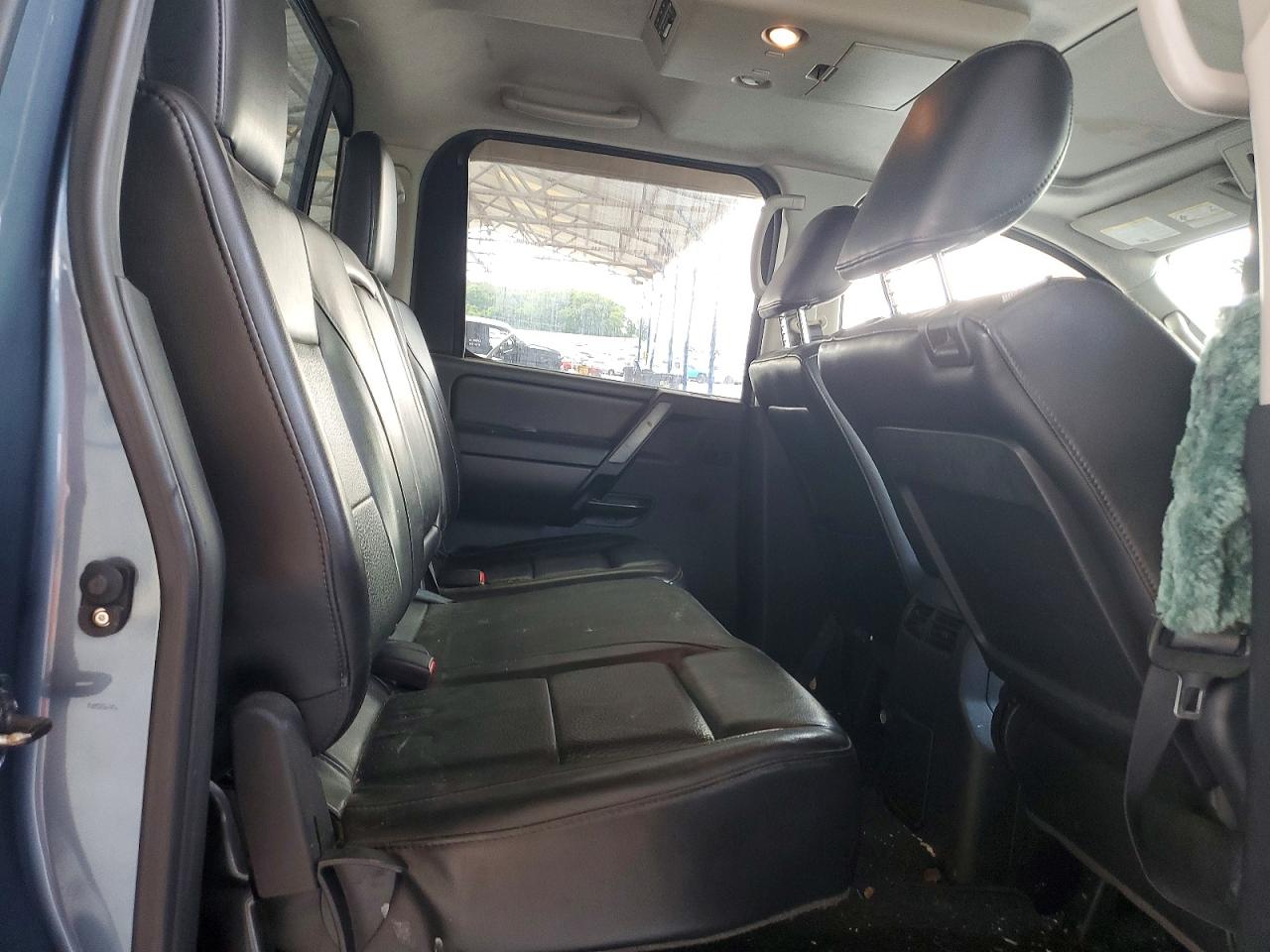 Nissan Titan Sv