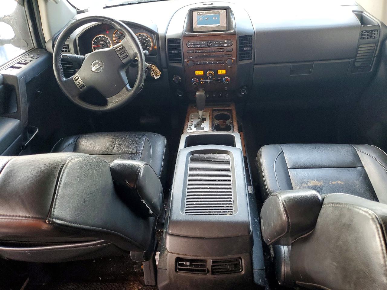 Nissan Titan Sv