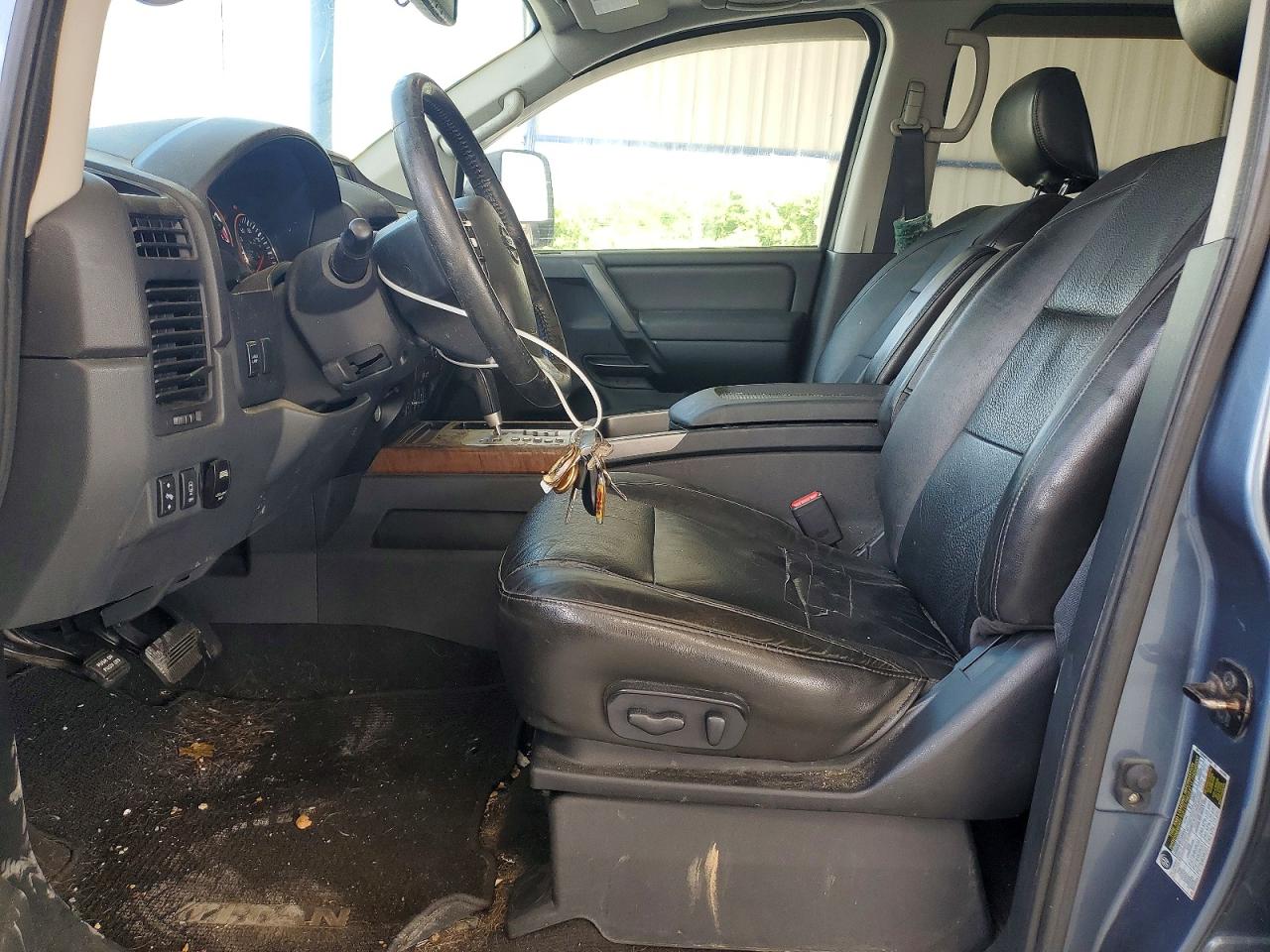 Nissan Titan Sv