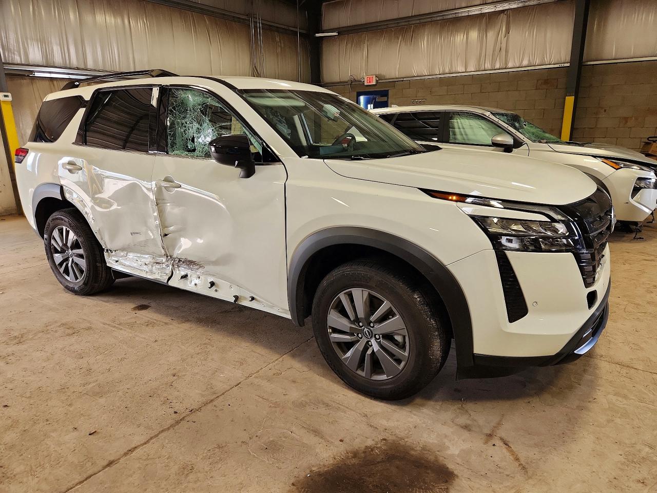 Nissan Pathfinder Sv