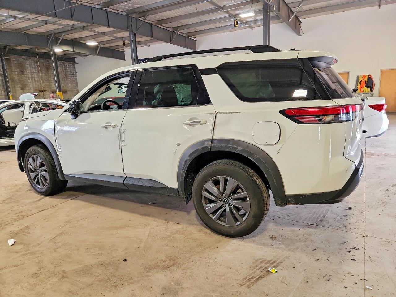 Nissan Pathfinder Sv