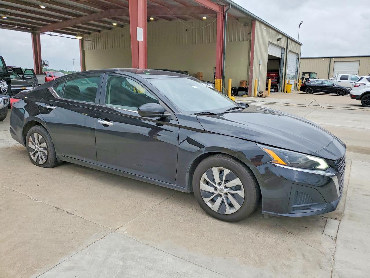 Nissan Altima S