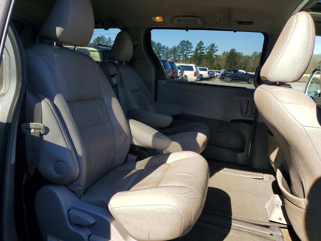 Toyota Sienna Xle 8-passenger