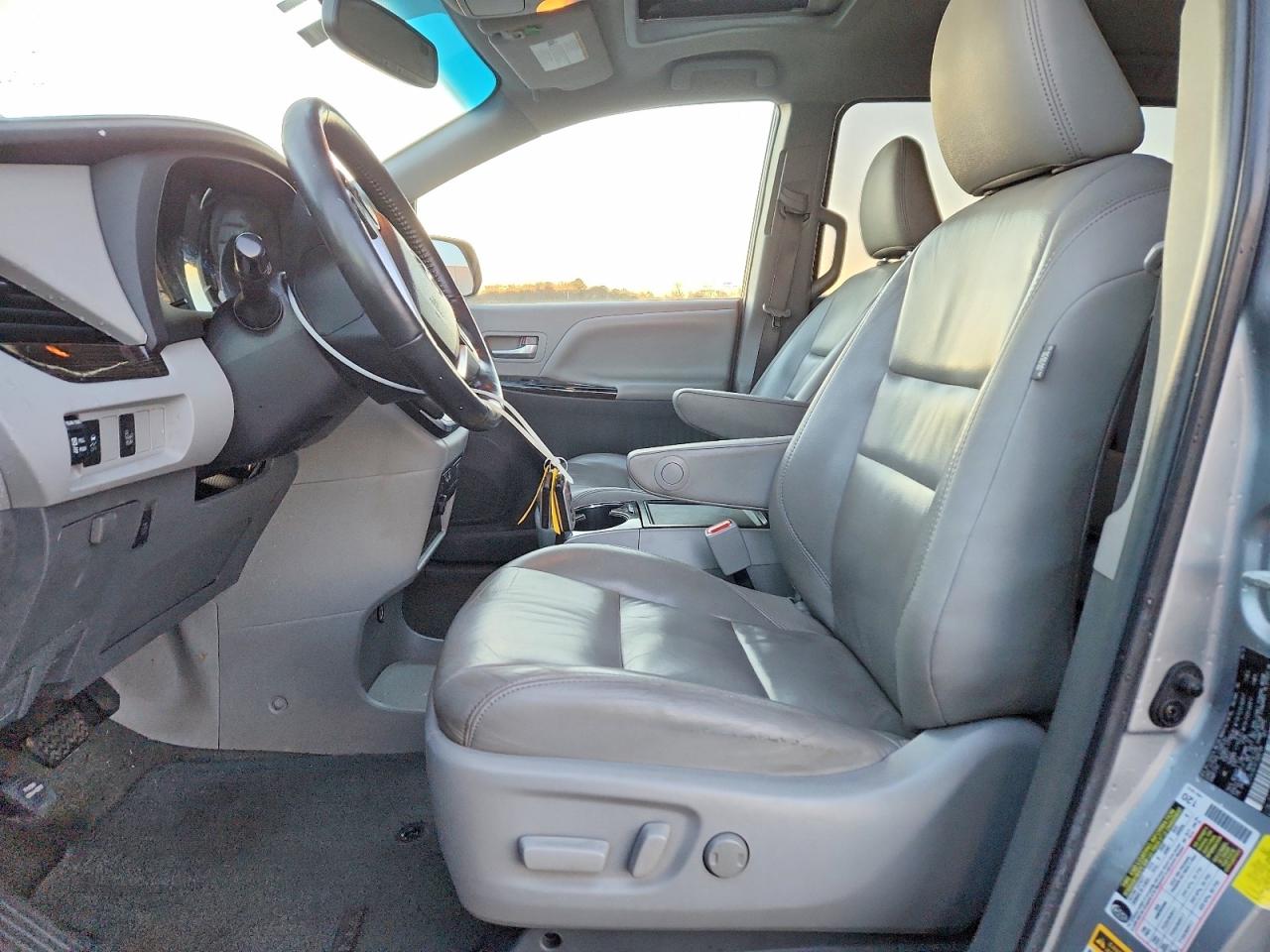 Toyota Sienna Xle 8-passenger
