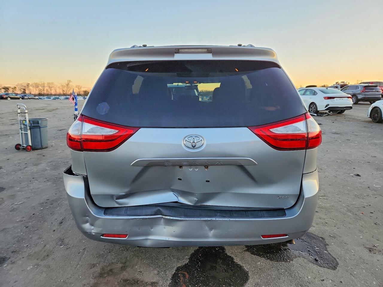 Toyota Sienna Xle 8-passenger