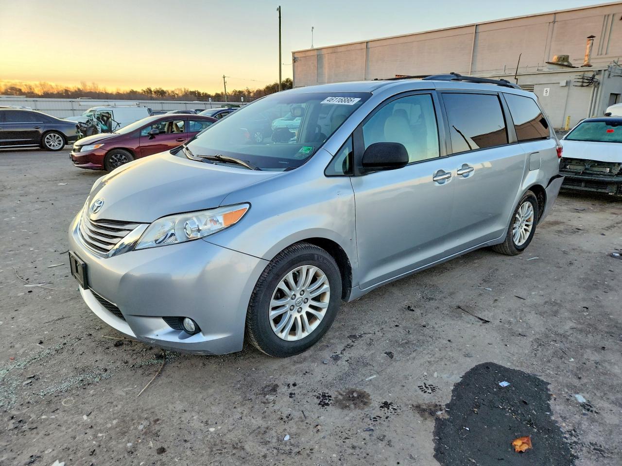 Salvage Toyota Sienna Image
