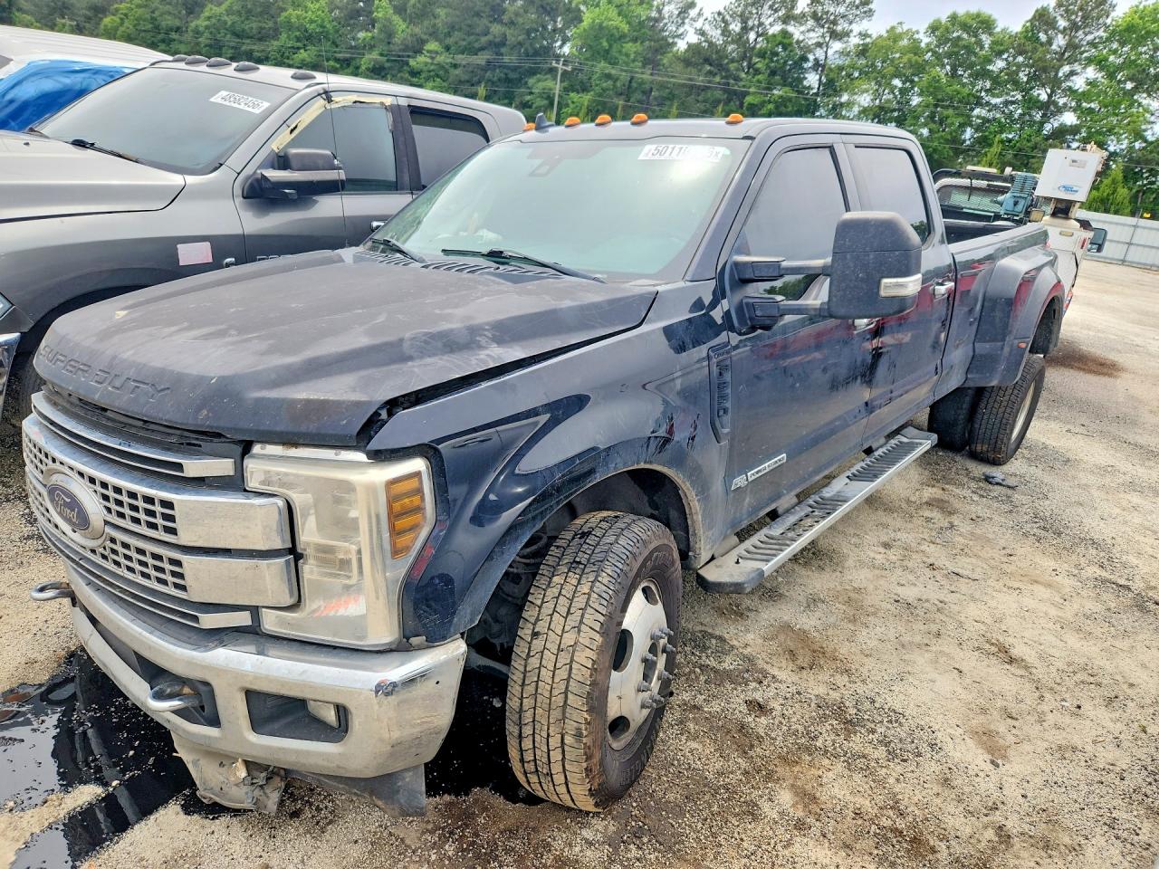 Salvage Ford F-350 Image