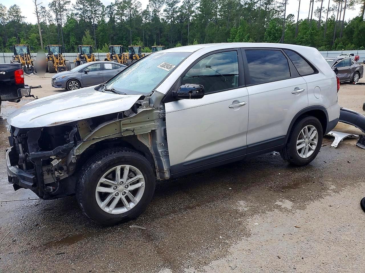 Salvage Kia Sorento Image