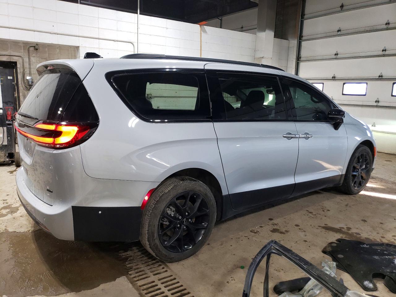Chrysler Pacifica Touring L