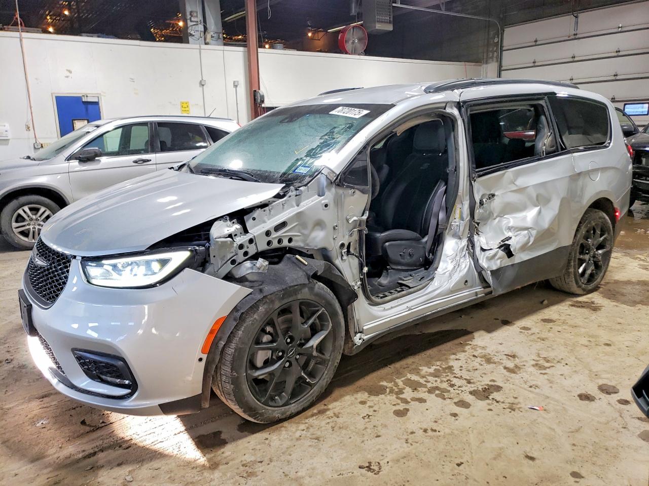 Chrysler Pacifica Touring L
