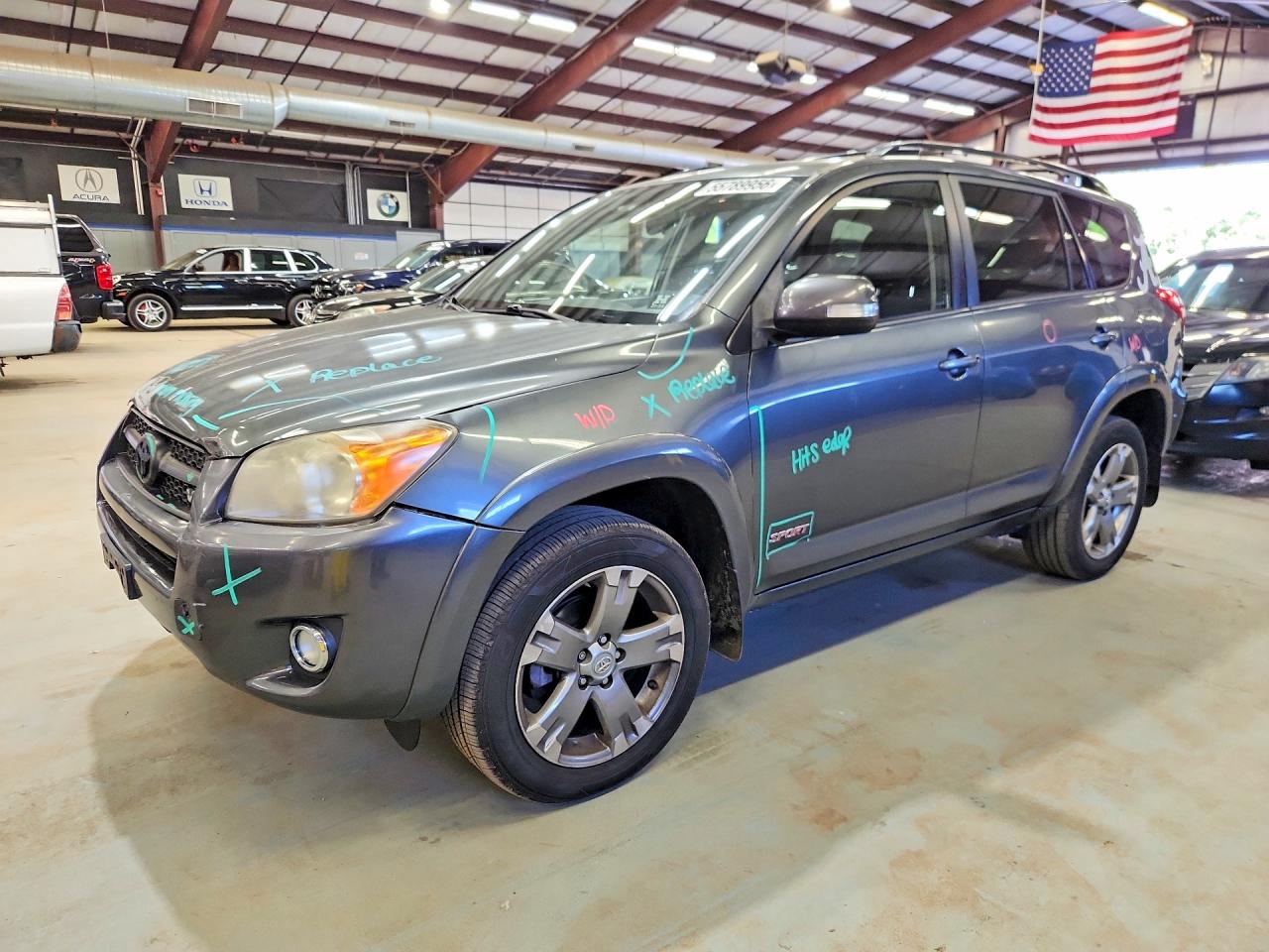 Salvage Toyota RAV4 Image