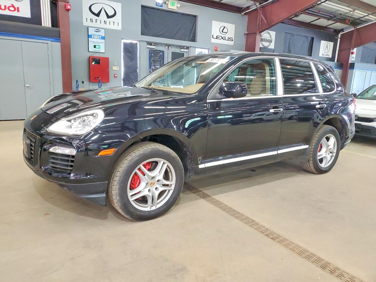 Salvage Porsche Cayenne Image