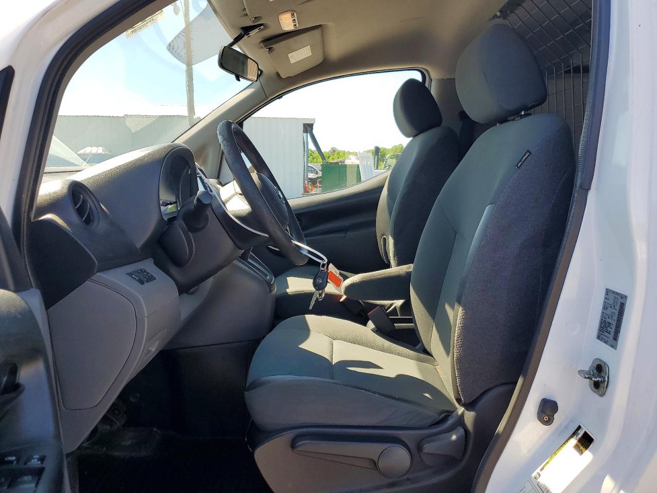 Nissan Nv