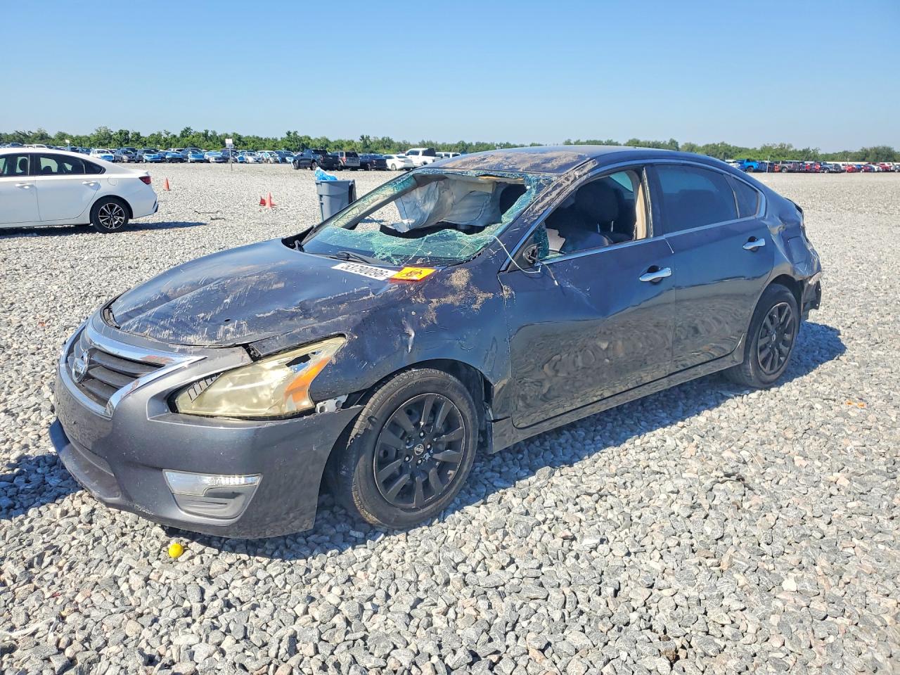Salvage Nissan Altima Image