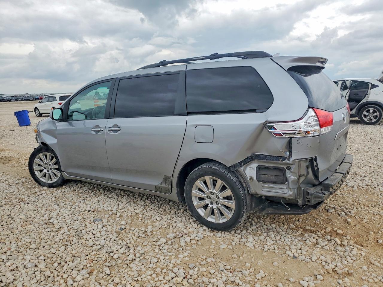 Toyota Sienna Xle 7-passenger