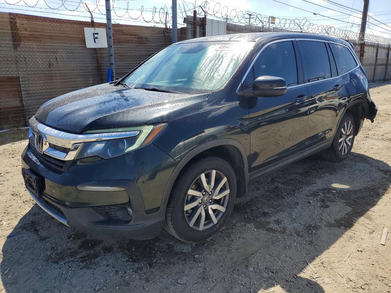 Salvage Honda Pilot Image