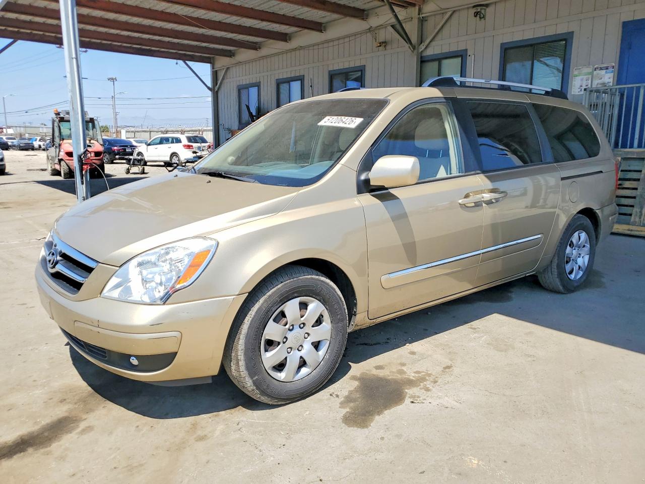 Salvage Hyundai Entourage Image