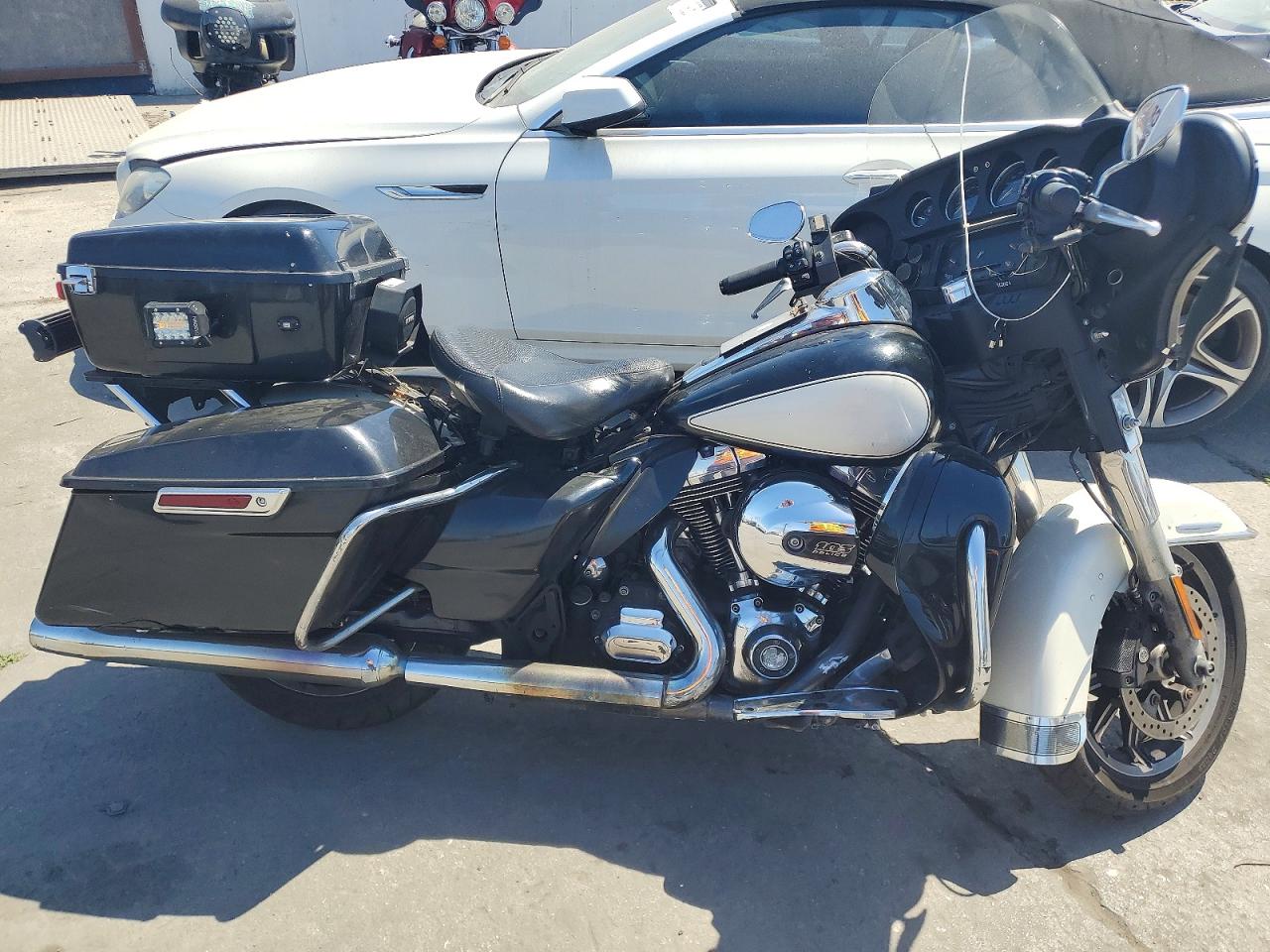 Salvage Harley-Davidson Fl Image