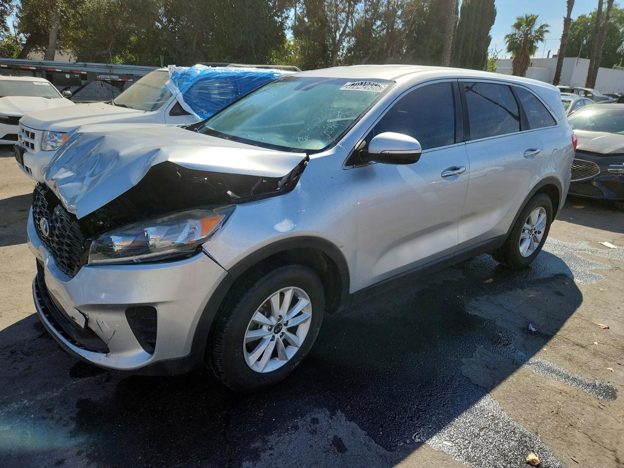 Salvage Kia Sorento Image