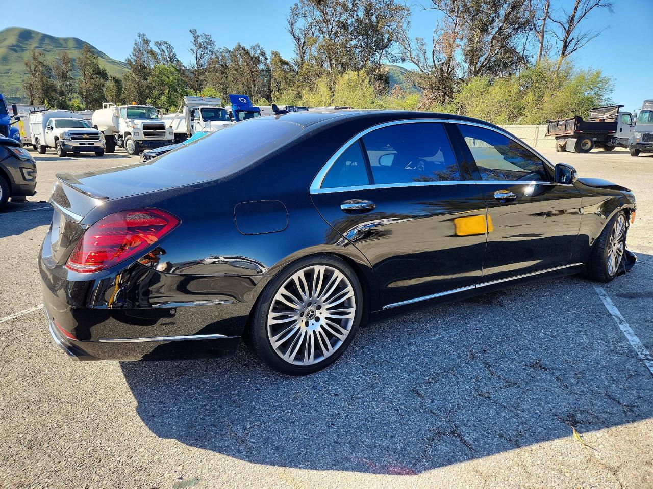 Mercedes-Benz S-Class 560