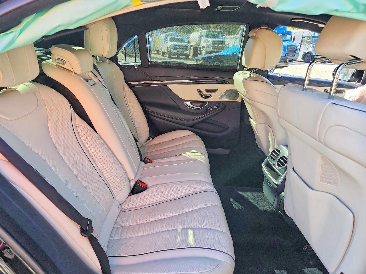 Mercedes-Benz S-Class 560