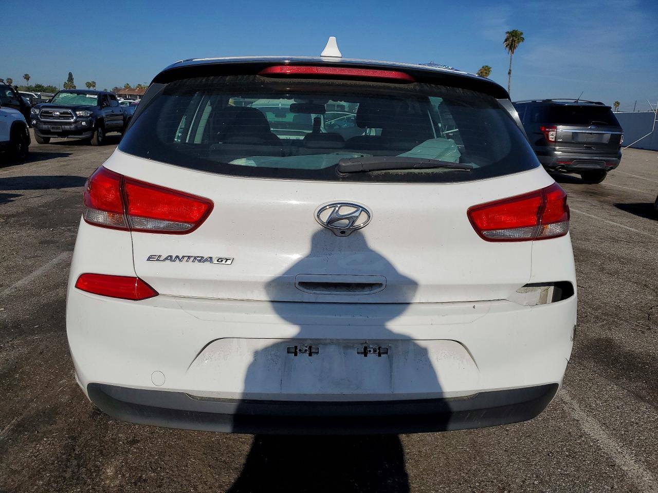 Hyundai ELANTRA Base