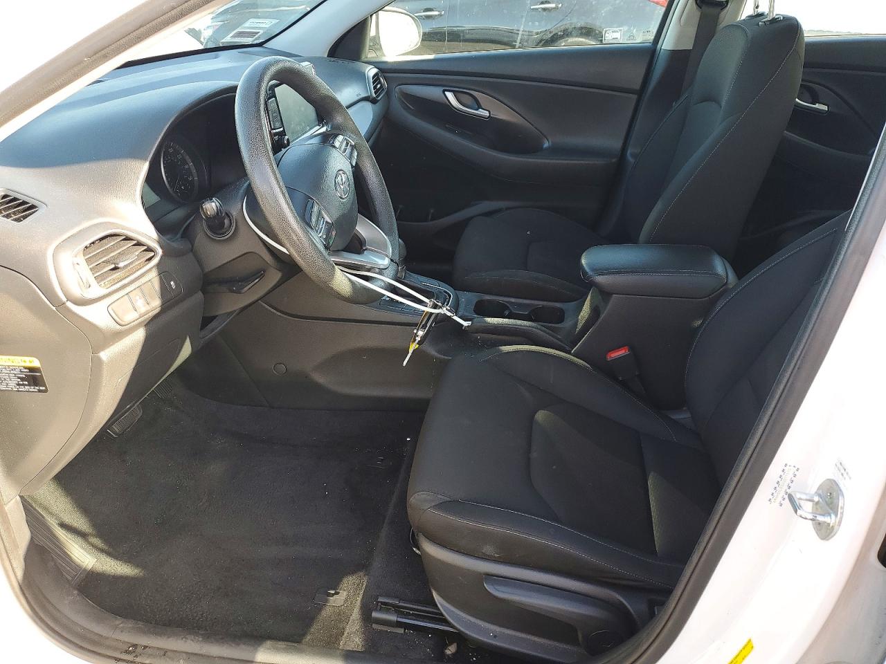 Hyundai ELANTRA Base