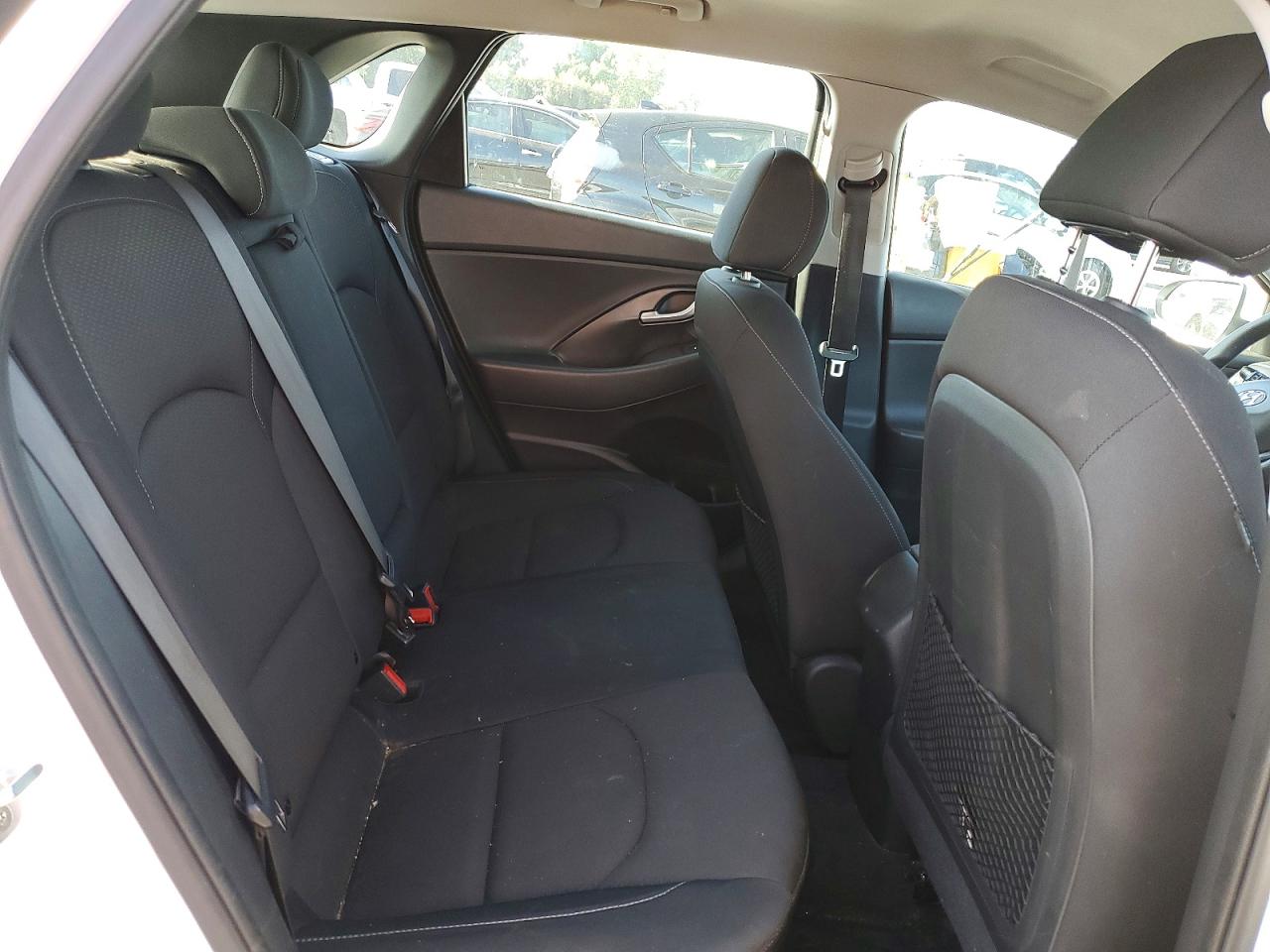 Hyundai ELANTRA Base