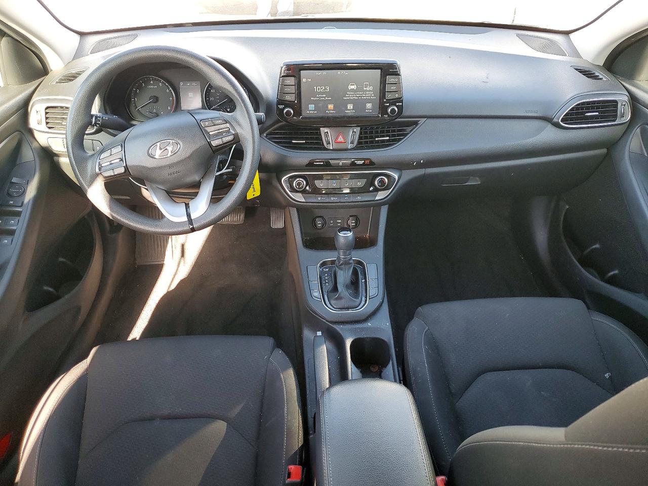 Hyundai ELANTRA Base
