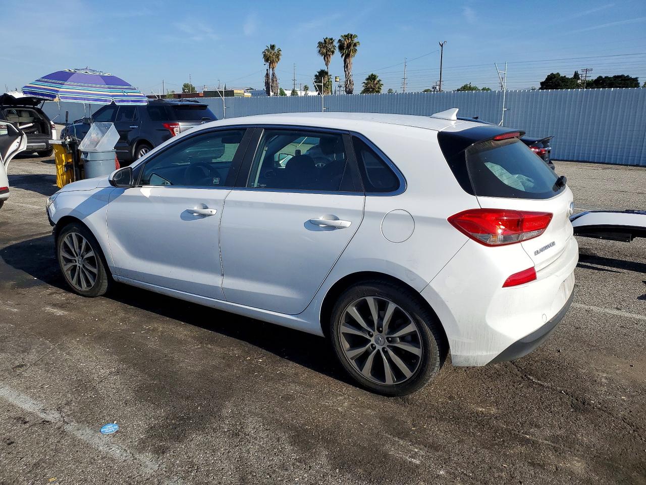 Hyundai ELANTRA Base