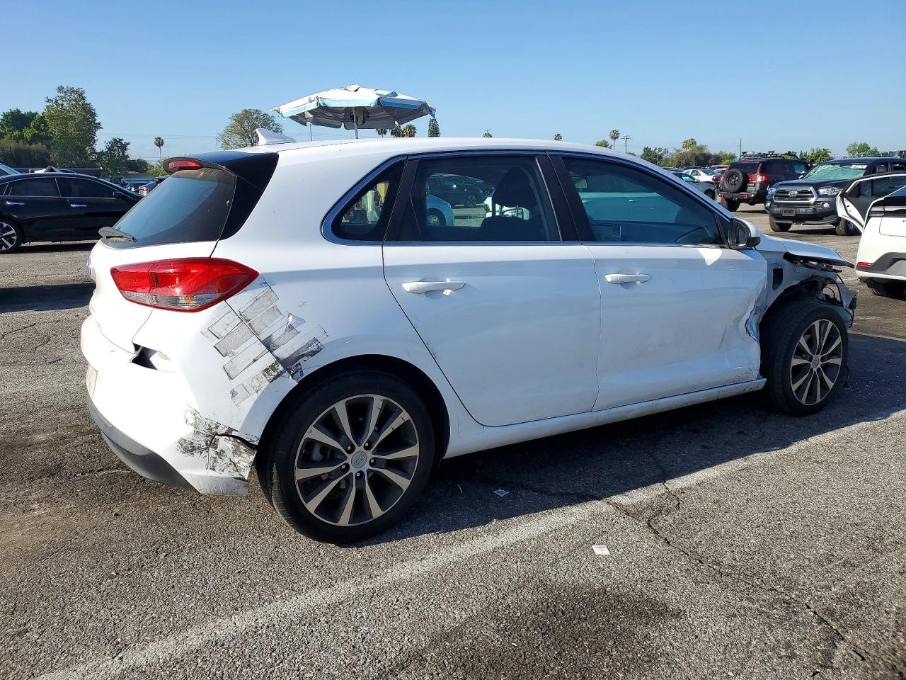 Hyundai ELANTRA Base