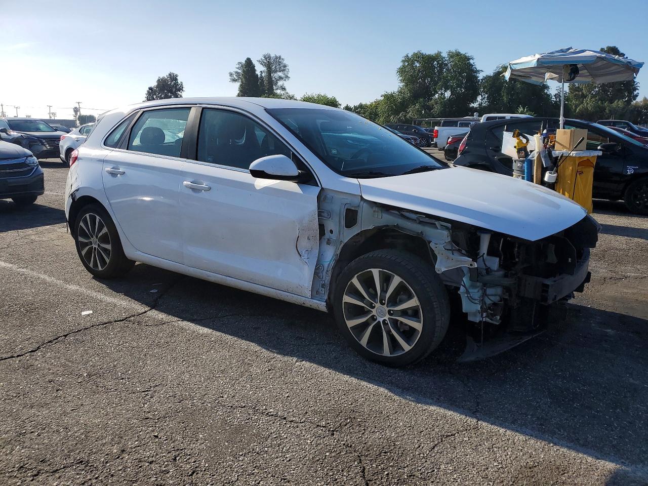 Hyundai ELANTRA Base