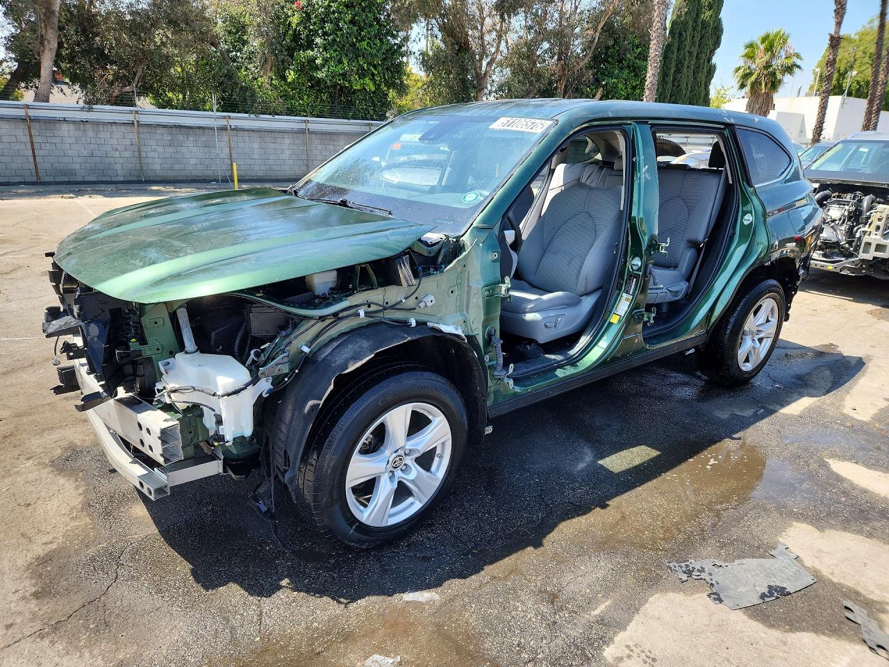 Salvage Toyota Highlander Image
