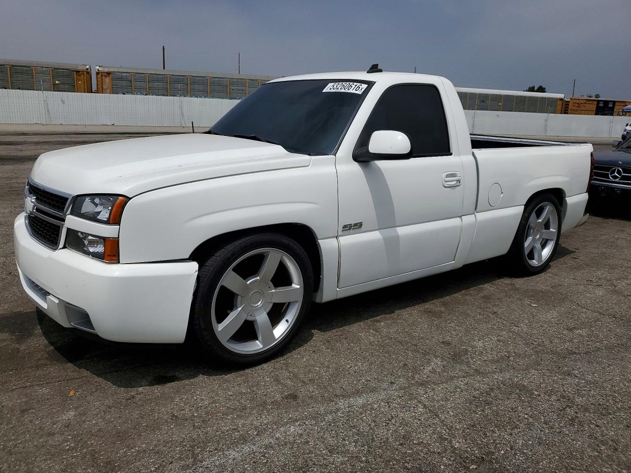 Salvage Chevrolet Silverado Image
