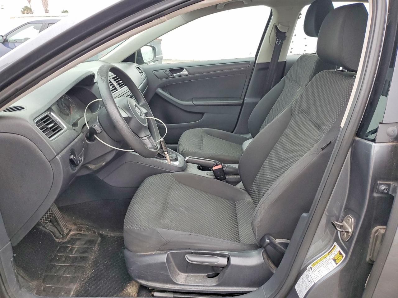 Volkswagen Jetta Base