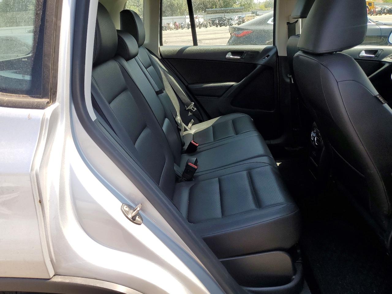 Volkswagen Tiguan S