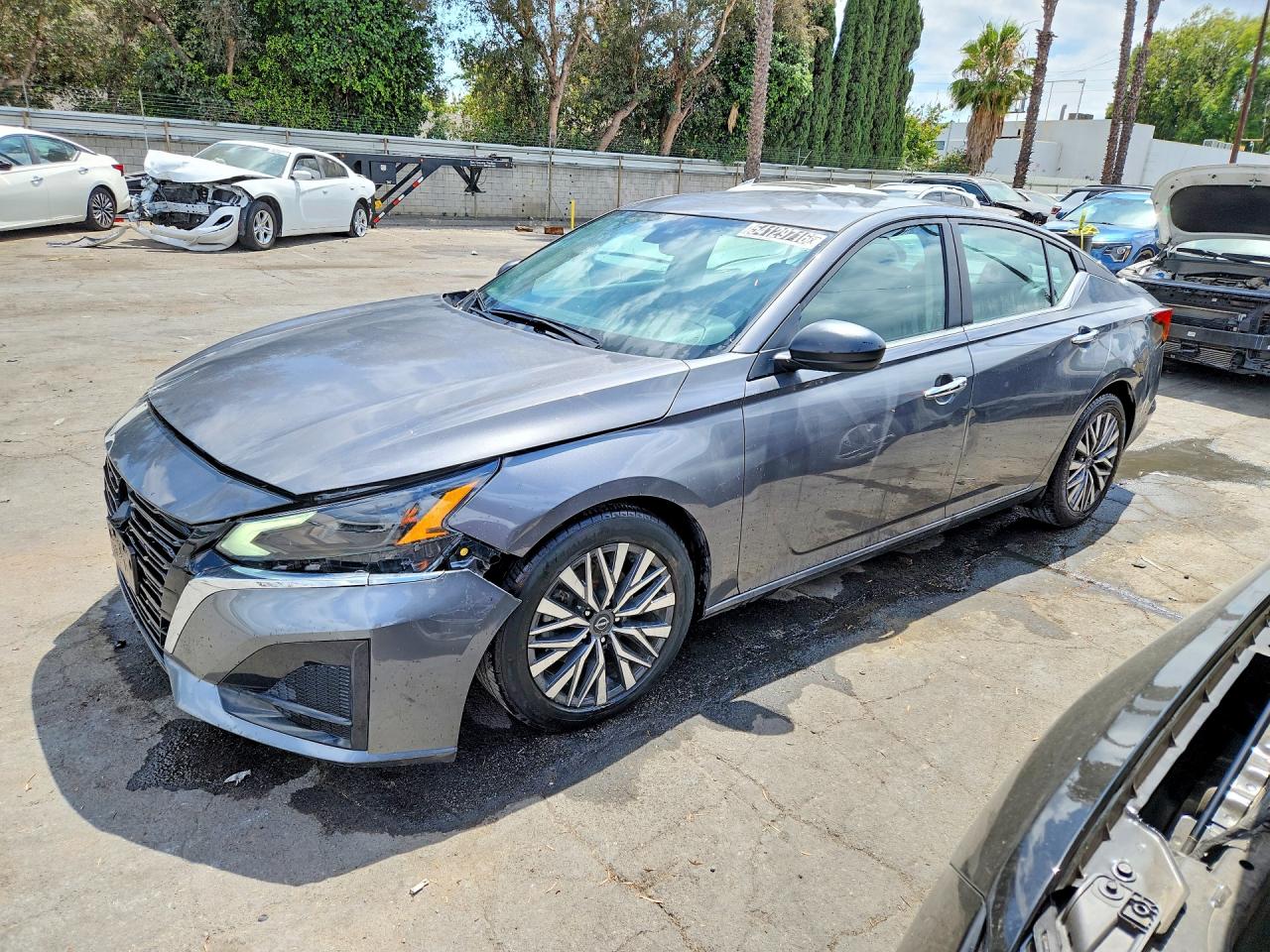 Salvage Nissan Altima Image