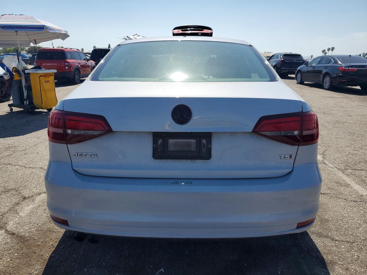 Volkswagen Jetta S