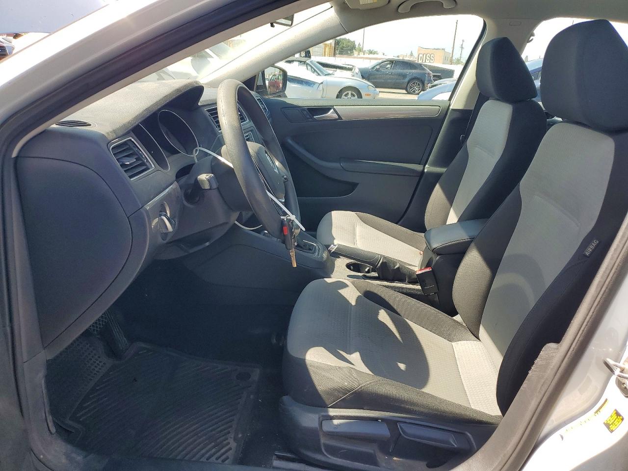 Volkswagen Jetta S