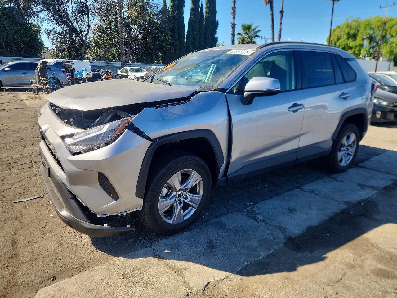 Salvage Toyota RAV4 Image