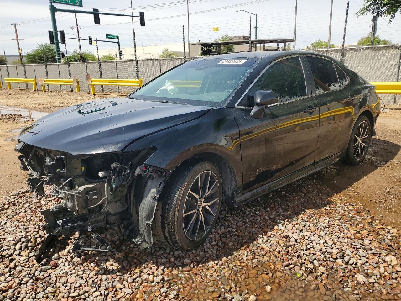 Salvage Toyota Camry Image