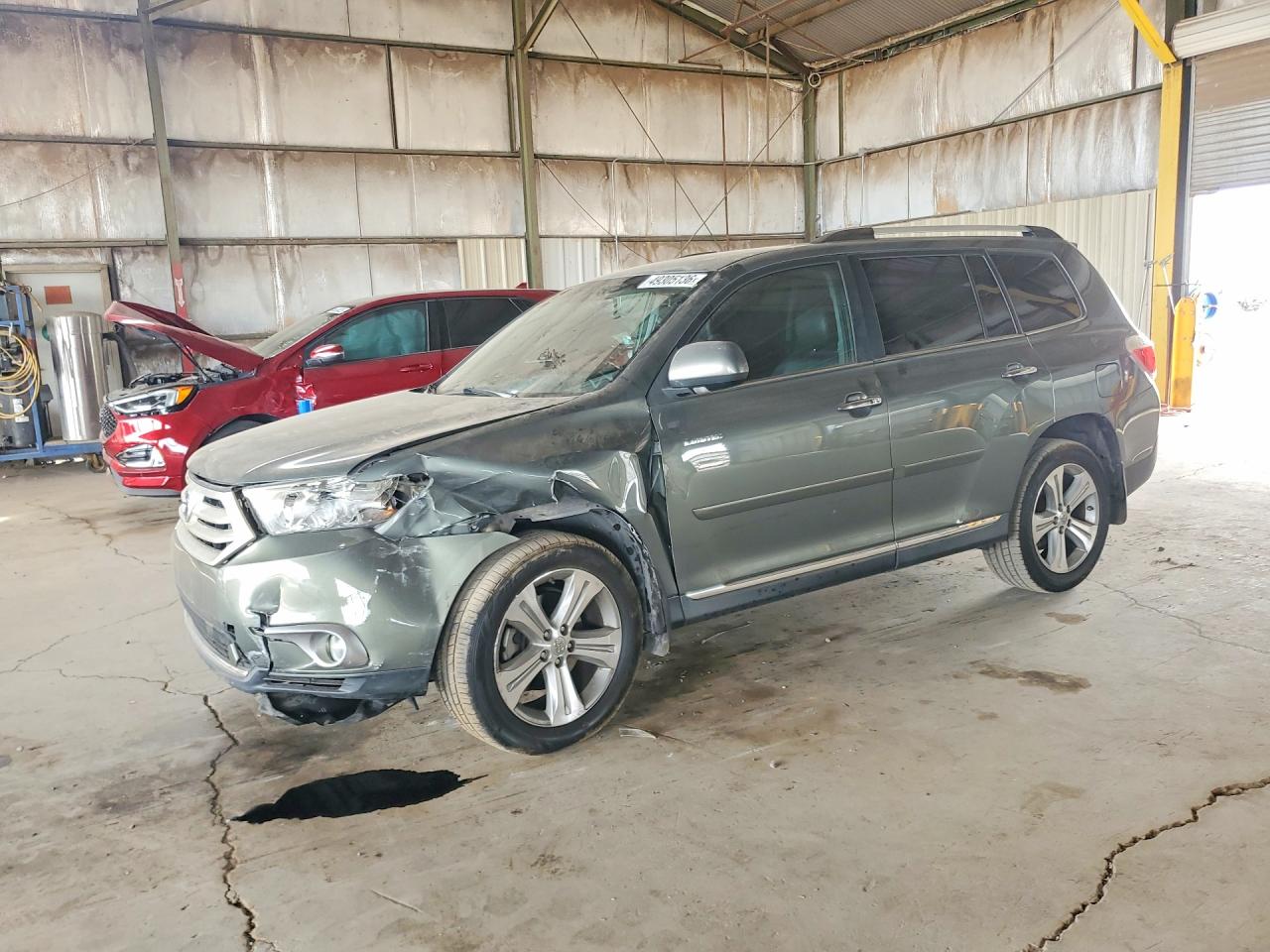 Salvage Toyota Highlander Image